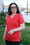 RENKTE KIRMIZI GENİŞ KESİM V YAKA PAMUKLU ESNEK BLUZ