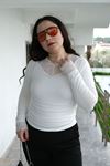 RENKTE GENİŞ KESİM YAKASI DANTELLİ BEYAZ BLUZ