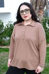 RENKTE GENİŞ KESİM GOLD DÜĞMELİ YAKALI KAHVE BLUZ