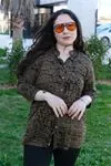 RENKTE BÜYÜK BEDEN DESENLİ KAPRİ KOL DÜĞMELİ BLUZ