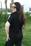 RENKTE BÜYÜK BEDEN ENJOY PULLU NAKIŞLI SİYAH BLUZ