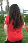 RENKTE BÜYÜK BEDEN ENJOY PULLU NAKIŞLI KIRMIZI BLUZ