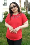 RENKTE BÜYÜK BEDEN PULLU SİMLİ HALKA NAKIŞLI KIRMIZI BLUZ
