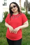 RENKTE BÜYÜK BEDEN PULLU SİMLİ HALKA NAKIŞLI KIRMIZI BLUZ