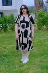 RENKTE DESENLİ BATTAL BEDEN PAMUKLU ESNEK ELBİSE