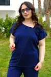 RENKTE BÜYÜK BEDEN SİMLİ LACİVERT BLUZ