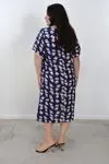 RENKTE BÜYÜK BEDEN GENİŞ KESİM DESENLİ ELBİSE