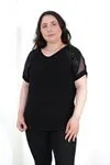 RENKTE BÜYÜK BEDEN OMUZU PİLE ZARA PULLU SİYAH BLUZ