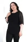 RENKTE BÜYÜK BEDEN TOKA DETAYLI SİYAH BLUZ