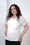 RENKTE BÜYÜK BEDEN İNCİLİ KOLLARI YIRTMAÇLI SANDY BEYAZ BLUZ