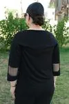 RENKTE BÜYÜK BEDEN YAKASI VE KOLLARI TAŞLI SİYAH BLUZ