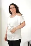 RENKTE BÜYÜK BEDEN OMZU ZİNCİR DETAY BEYAZ BLUZ