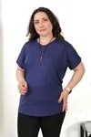 RENKTE BÜYÜK BEDEN KOLYELİ LACİVERT BLUZ