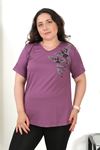 RENKTE BÜYÜK BEDEN İKİ KUŞ DESENLİ TAŞLI MOR BLUZ