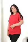 RENKTE OMUZLARI SİMLİ LAZER KESİM KIRMIZI BLUZ