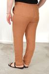RENKTE BÜYÜK BEDEN DAR PAÇA CEPLİ TABA PANTALON