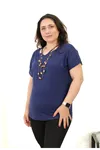 RENKTE BÜYÜK BEDEN ÇİFT PENCERELİ KOLYELİ LACİVERT BLUZ