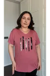 RENKTE BÜYÜK BEDEN DİK PUL DETAYLI KISA KOL PUDRA BLUZ